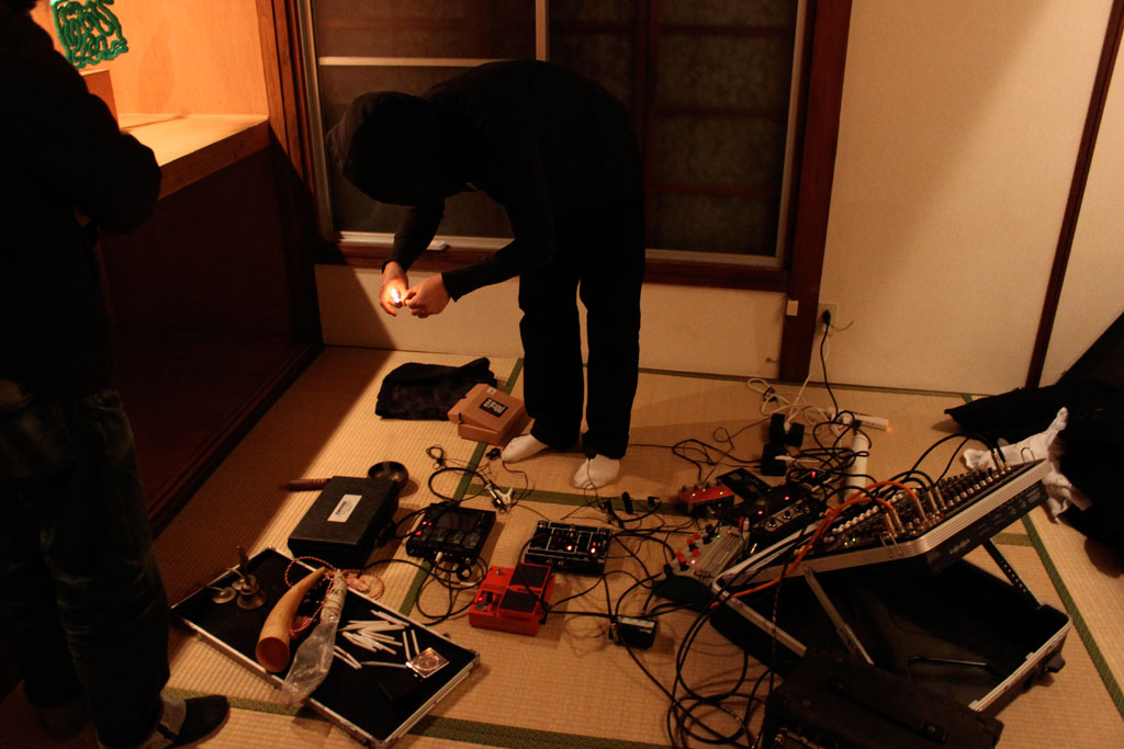 Teppei Togashi setting up his equiptment Pt.1 