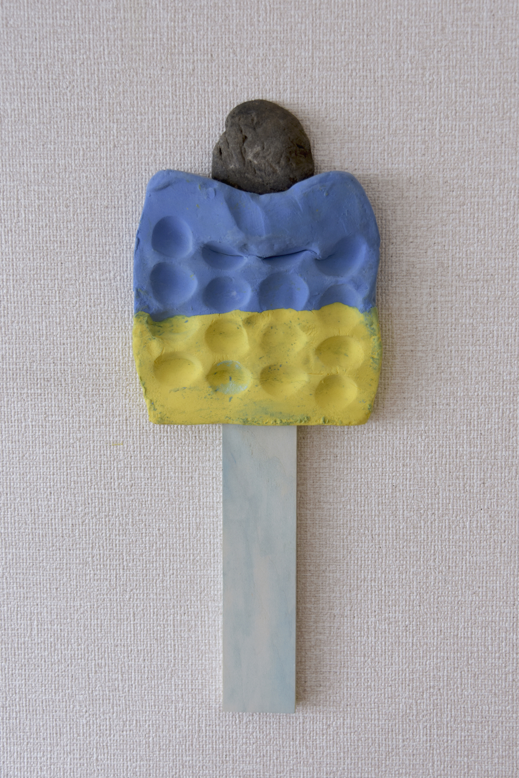 Squash (Point card), 2018, paper clay, acrylic paint on wood, rock.